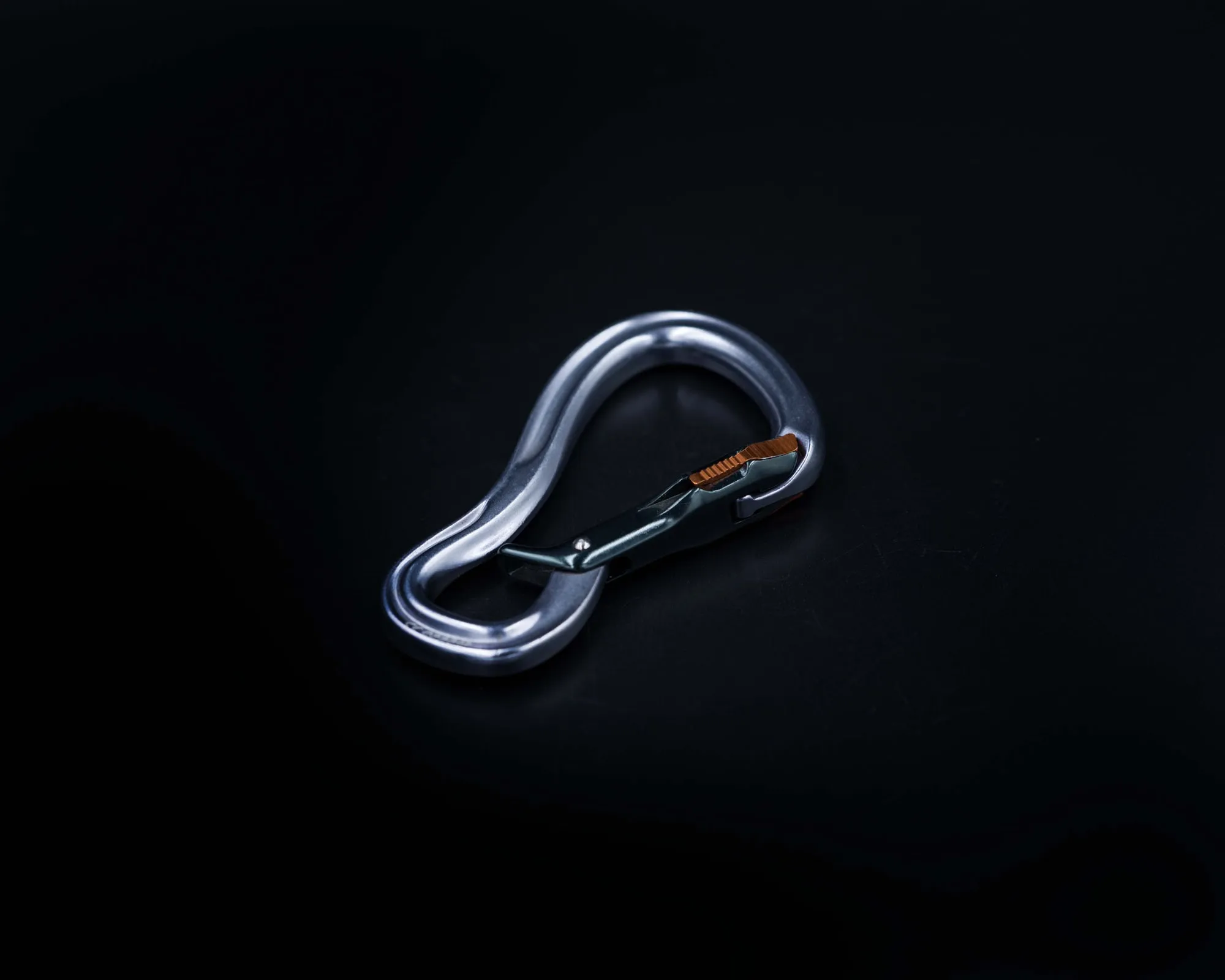 Forged aluminum carabiner with snap gate