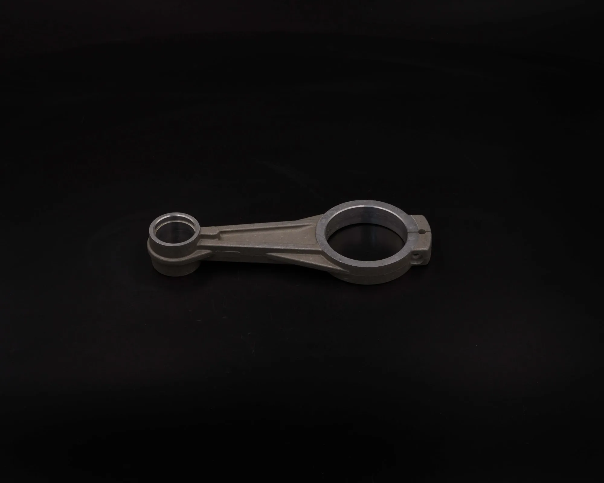 Forged Connecting Rod (Carbon or alloy steel (e.g. C45, 42CrMo4), or EN-AW7075 aluminum) – Aviaforge Vehicle Parts